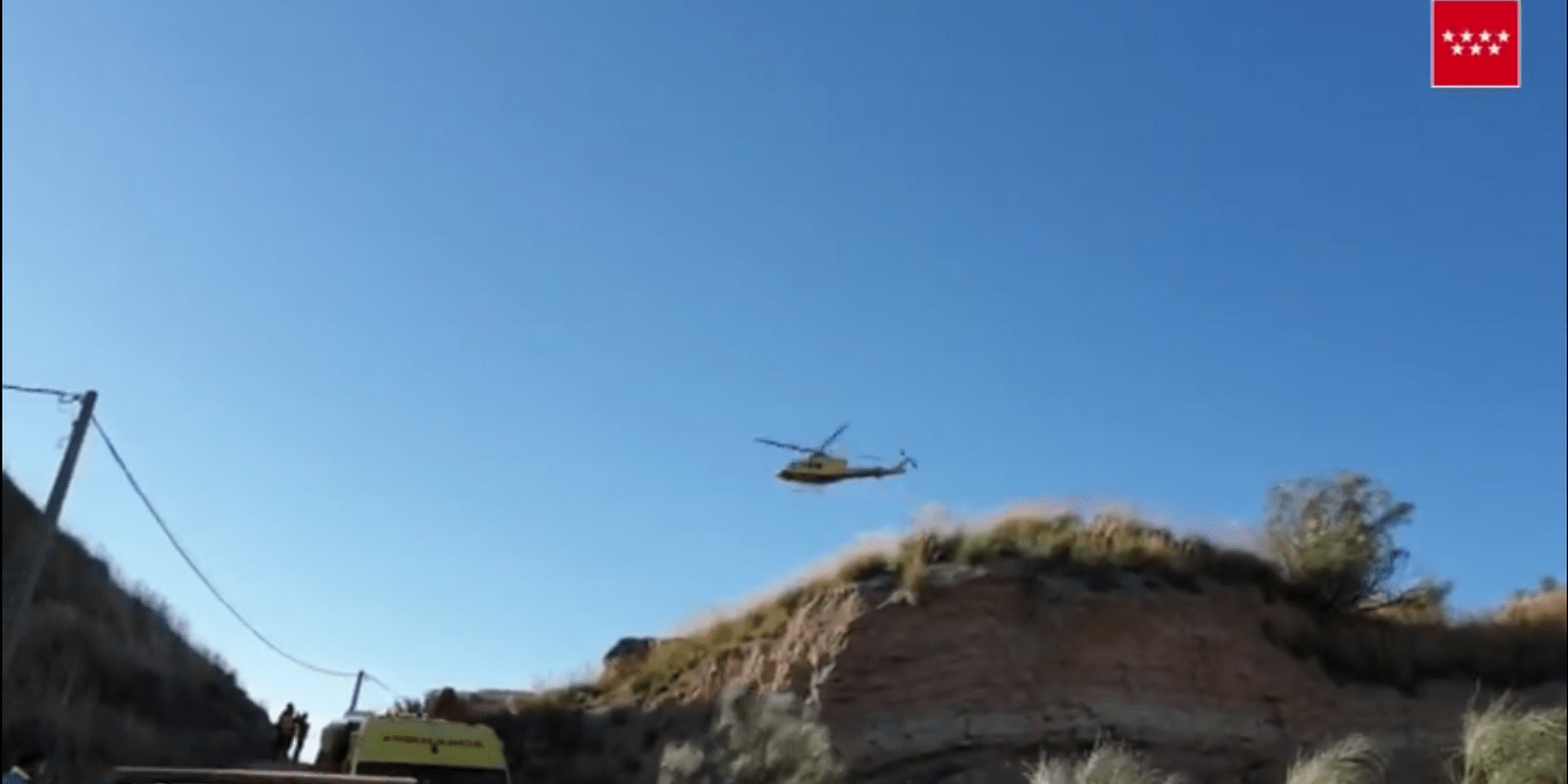 Los Bomberos rescatan a dos personas en Fuentideña de Tajo que habían acabado en una balsa de agua tras un accidente