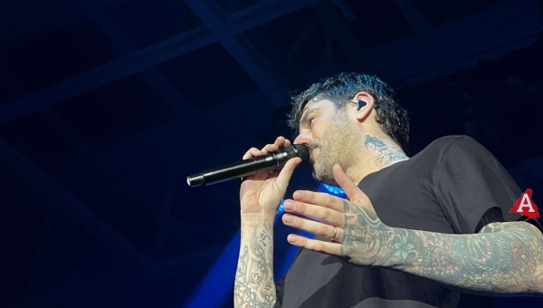 Más de 3.000 personas disfrutan del concierto solidario de Melendi en Boadilla a favor de la ELA