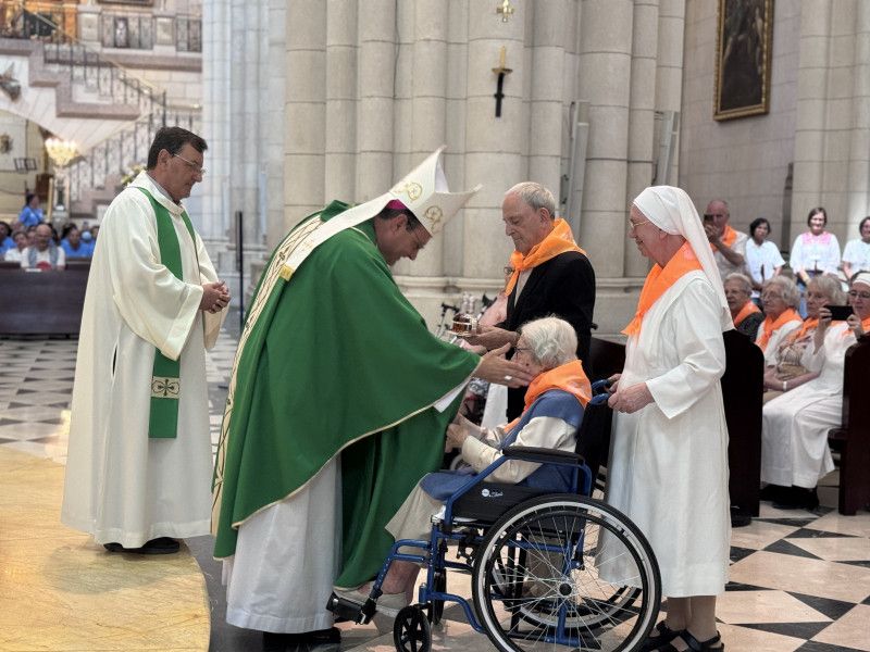 La Catedral de la Almudena celebra la V Jornada Mundial de los Abuelos y de los Mayores
