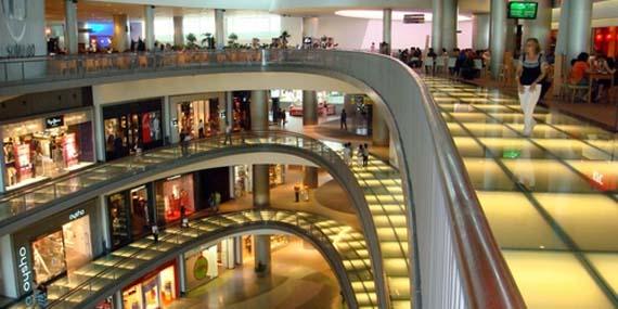 Pequeños comercios contra centros comerciales