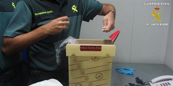 Detenidos en Barajas dos paquetes con 16 kg de cocaína