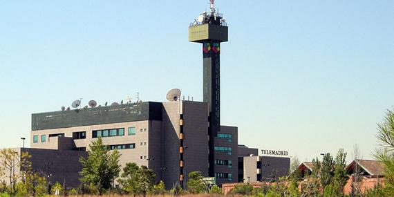 Los trabajadores de Telemadrid cortan la Carretera de Boadilla como protesta contra el ERE