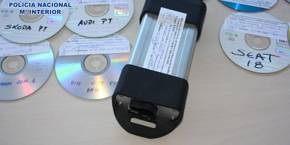 La Policía interviene 16 equipos 'piratas' de diagnosis de vehículos