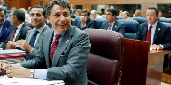 El tranvía de Parla arrolla a Gómez en la Asamblea