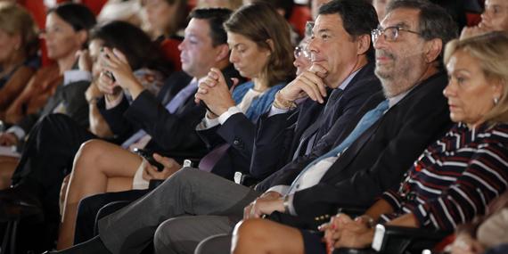 González vuelve a reclamar una rebaja de los impuestos 'culturales'