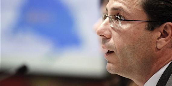 Lasquetty insiste en que la Comunidad seguirá adelante con la externalización