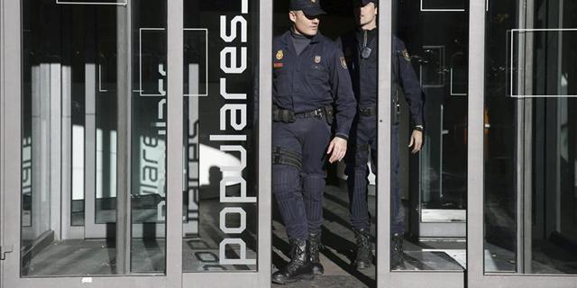 La Policía registra durante más de 14 horas la sede del PP