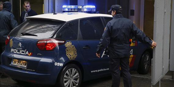 Detenidos dos jóvenes cuando iban a robar una joyería mediante un butrón