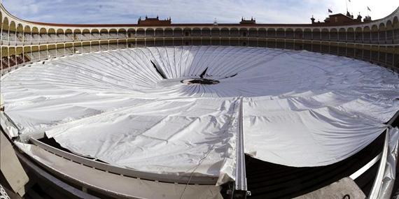La Comunidad suspende la cubierta de Las Ventas hasta que esté garantizada la seguridad