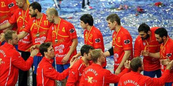 Homenaje del transporte madrileño a los campeones de balonmano