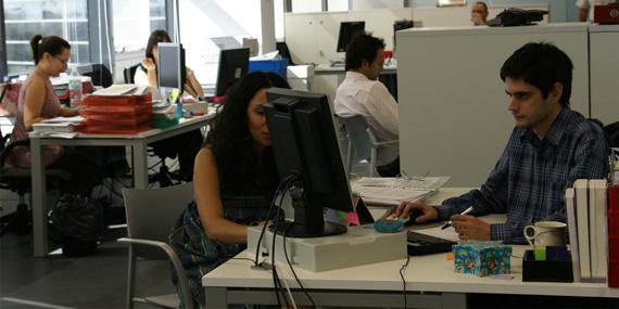 Los funcionarios madrileños seguirán trabajando 37,5 horas a la semana