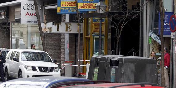 Recibe dos disparos del joyero al que pretendía atracar en la ‘Milla de Oro’