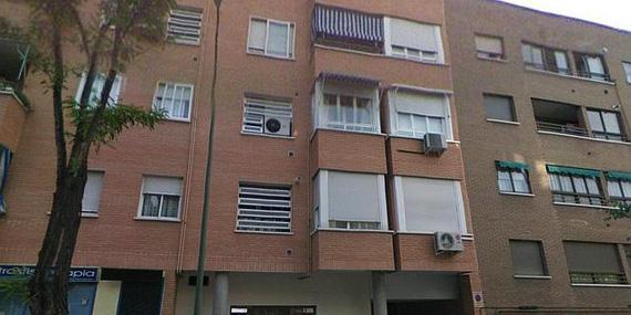 Salta desde un tercero acorralado por la Policía tras robar joyas y dinero