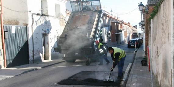 Obras de saneamiento y rehabilitación del asfalto en Sevilla la Nueva