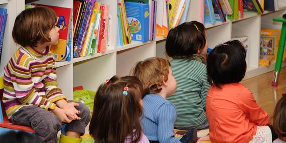 Nuevo cuentacuentos en la biblioteca de Sevilla la Nueva