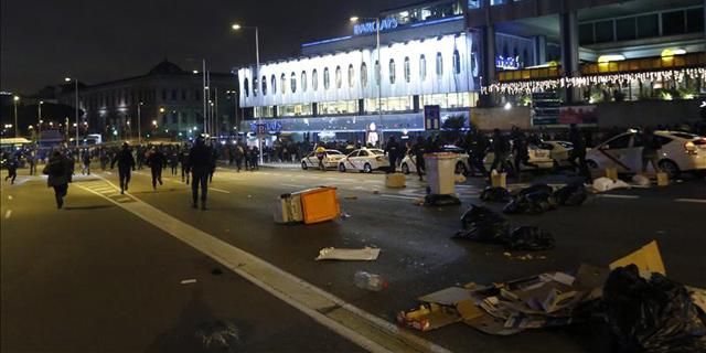 Cifuentes: "Si se agrede a un policía no puede haber trato de favor con nadie"