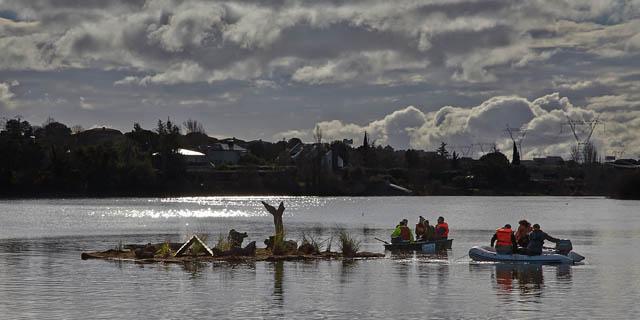 Las Rozas construye una isla flotante en el embalse de Molino de la Hoz