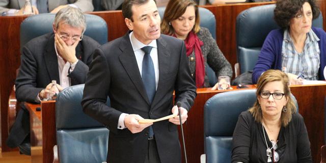 González exige a Gómez que "deje de jugar con los trabajadores madrileños"