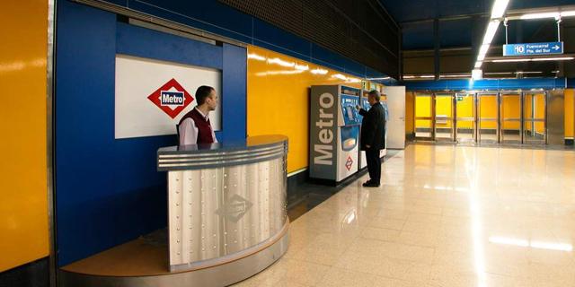 Cavero recuerda que el 54% de los abonos de transporte "ya son sociales"