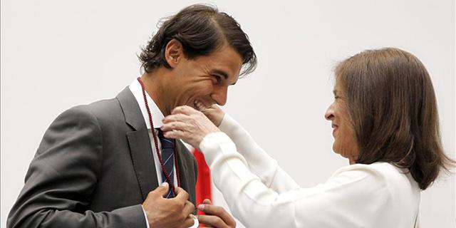 140505 rafa nadal ana botella