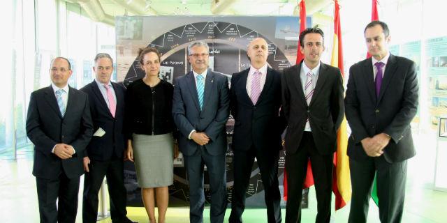 El alcalde de Coslada inaugura ‘La Meteorología a través del tiempo´ de AEMET
