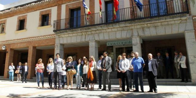 El Ayuntamiento de Las Rozas guarda un minuto de silencio por el asesinato de Isabel Carrasco