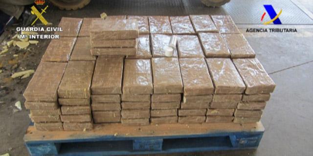 Interceptan 228 kilos de cocaína oculta en contenedores de papel y bananas en Madrid y Algete