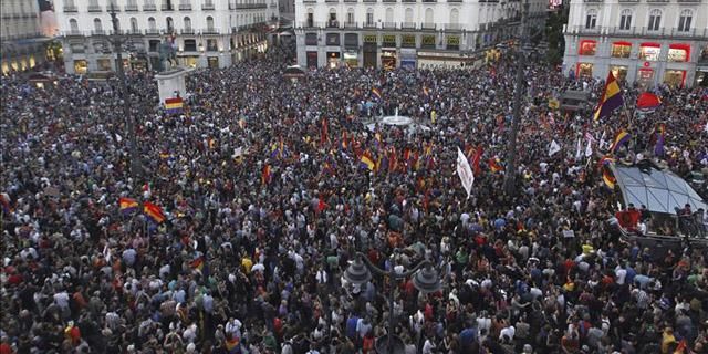 Cifuentes recuerda a IU, Equo y Podemos que la ley les obliga a comunicar las manifestaciones