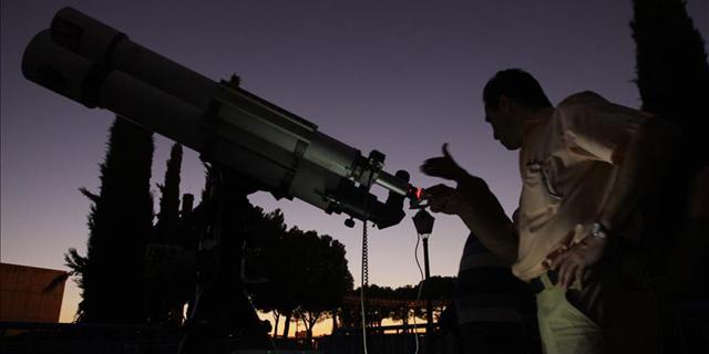 Noche de observación astronómica en el Planetario de Madrid