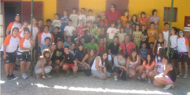 Raúl López visita el campamento de verano 'Las Tórtolas' de Coslada