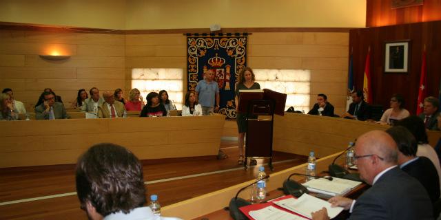 Amanda Rodríguez toma posesión como nueva edil de IU-LV en el Ayuntamiento de Las Rozas