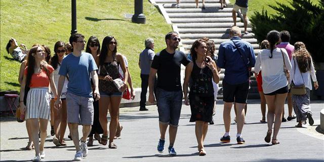 Una de cada cuatro personas que en el mes de agosto pasean por Madrid es un turista