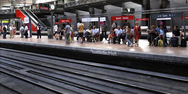Renfe renueva el tramo de vías entre Atocha y Entrevías