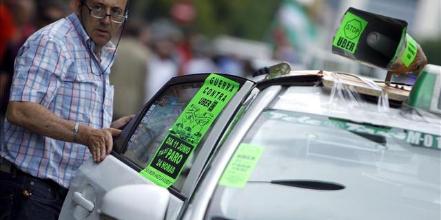 Los taxistas ultiman medidas "contundentes" contra Uber