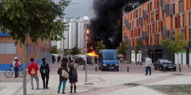 Se quema parte del "árbol climático" del Ecobulevar del Ensanche de Vallecas