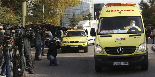La médico repatriada no tiene síntomas de ébola pero permanecerá en cuarentena