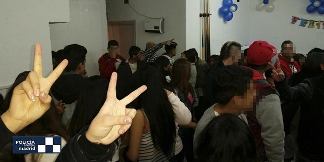 Desalojadas 178 personas, 73 de ellas menores, de dos fiestas ilegales en la capital