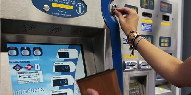 El metrobús sencillo y el de 10 viajes se pasan a tarjeta