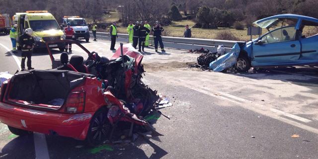 Cinco muertos, tres madrileños, en la colisión frontal de dos vehículos en Ávila