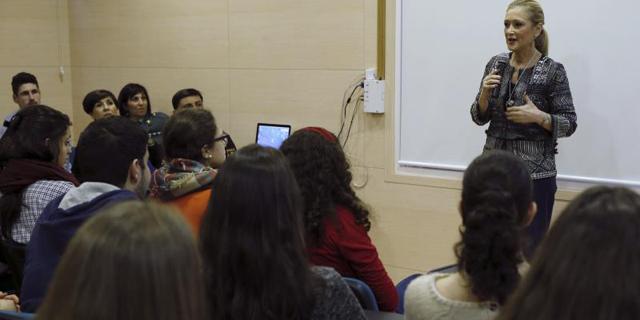 Cristina Cifuentes sigue ajena a la "carrera electoral"