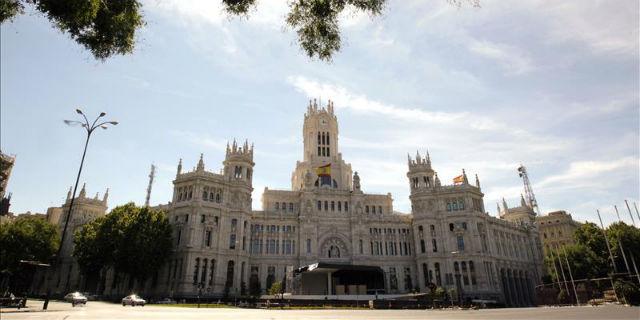 Cibeles y Alcalá se tiñen de azul para sensibilizar sobre el autismo