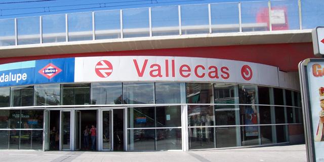 Robaba a menores de edad, les retenía y se despedía con dos besos para disimular