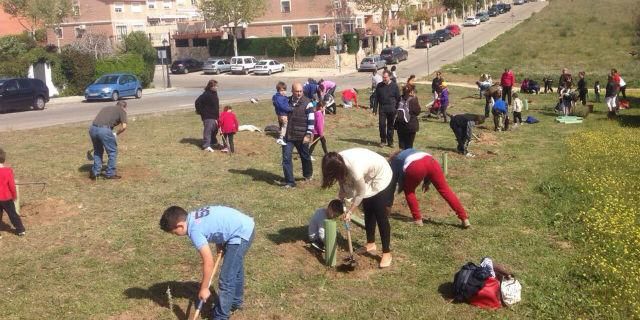El parque El Encinar de Sevilla la Nueva cuenta con 550 nuevos árboles