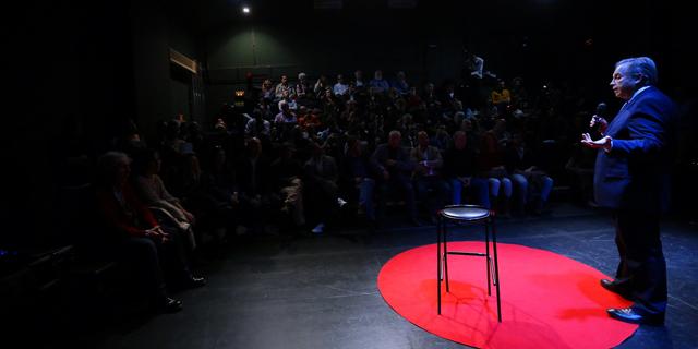 Carmona interpreta el papel de monologuista