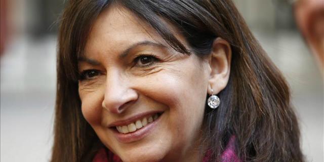 La alcaldesa de París expresa su apoyo a Carmona