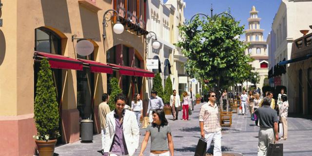 Las Rozas Village celebra la cuarta edición de su feria de empleo para cubrir 44 puestos
