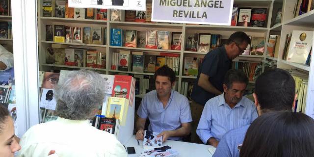 Feria del Libro: colas para lograr las firmas más prestigiosas 
