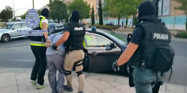 Los GEO detienen a 3 atracadores armados que iban a robar un banco en Madrid