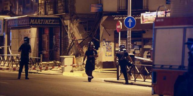 Demolición en el edificio semiderruido de Tetúan