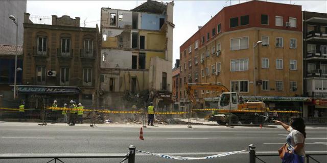 Los afectados por el derrumbe de Tetuán se afanan en buscar una nueva casa